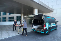 Polres Gresik Hadir untuk Masyarakat, Layanan Ambulans Gratis Bantu Pasien Darurat ke RSUP Kemenkes Surabaya