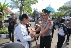 Surabaya Raih Juara Umum 2 Kejurda INKANAS Jatim 2026, Kapolrestabes Beri Penghargaan Khusus Atlet Karate