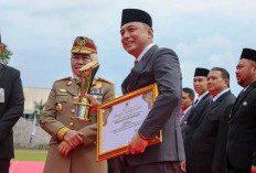 Komitmen Lindungi Pekerja, Eri Cahyadi Raih Platinum Terbaik I Pembina K3 Jawa Timur