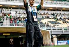 Bernardo Tavares Bongkar Pasang Skuad Bajul Ijo Pasca Kedatangan Bek Anyar Jefferson Silva