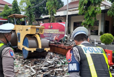 Polres Situbondo Musnahkan 2.306 Botol Miras dan 152 Knalpot Brong