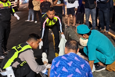 Potong Jalur untuk Putar Balik, Pemotor Patah Kaki Dihantam Tronton di Lamongan