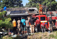 Korsleting Kipas Anging, Rumah Dinas Pengairan Pemkab Situbondo Hangus Terbakar