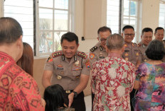 Sambangi Jemaat Gereja, Kapolres Kediri Imbau Waspada Penipuan Online dan Sosialisasi Layanan Darurat 110