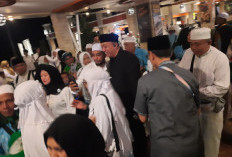 Momen Haru Bupati Situbondo Sambut Jemaah Haji, Doakan Jemaah Wafat hingga Titip Pesan Jaga Kondusifitas