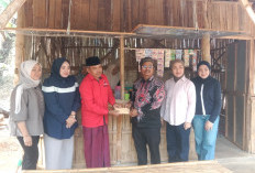 Said Abdullah Bantu Modal Usaha Pedagang Warung Sederhana di Sumenep