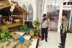 Pastikan Natal Aman, Polsek Sawahan dan Tim Gegana Sterilisasi Gereja St. Vincentius A Paolo
