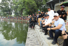 Strike Perdana Bupati Warsubi Bikin Riuh, Ribuan Warga Padati Mancing Gratis di Tirta Wisata
