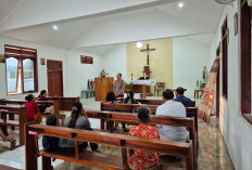 Polisi Ngawi Amankan Ibadah Misa di Gereja Bunda Maria Ratu Damai Kendal, Berlangsung Aman dan Kondusif