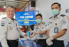 Wujudkan Zero Halinar, Ratusan Petugas Lapas dan Bapas Malang Jalani Tes Urine