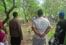 Wujud Empati Polri, Bhabinkamtibmas Polsek Wiyung Hadiri Takziah di Rumah Duka Warga
