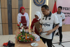 Sentuhan Hangat DWP Lapas Jember, Rawat Kebersamaan Lewat Sajian Tumpeng