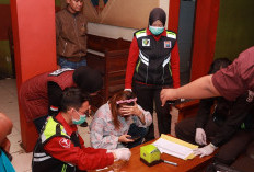 Razia Narkoba di Kafe RS dan SP Lamongan, 11 LC dan Pengunjung Jalani Tes Urine