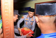 Ramadan Peduli, Kapolres Ngawi Berbagi Pada Warga di Kedunggalar