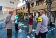 Dukung Adiwiyata, Bhabinkamtibmas Polsek Simokerto Titip Pesan Kamtibmas di SMP YPPI 1 Surabaya