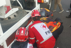 Truk Tangki Tabrak Motor di Karang Tembok, Satu Penumpang Tewas