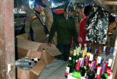 Razia Gabungan di Pasuruan, 159 Botol Miras serta Pasangan Tanpa Identitas Diamankan