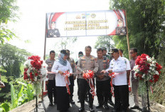 Rampung 5 Hari, Kapolres Kediri Resmikan Jembatan Merah Putih Presisi di Kandangan