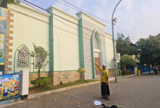 Papan Nama Masjid Al Bathin Babatan Indah Dirusak, Warga Lapor Polisi