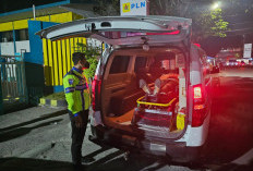 Oleng Lewati Markah, Pengendara Motor Asal Lamongan Tewas Hantam Truk di Kebomas Gresik