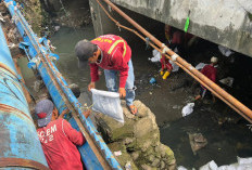 Atasi Banjir Simo, DSDABM Surabaya Terjunkan Satgas Normalisasi Sungai