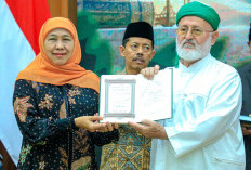 Selamatkan Warisan Ulama, Gubernur Khofifah Luncurkan Magister Kajian Turats di UINSA