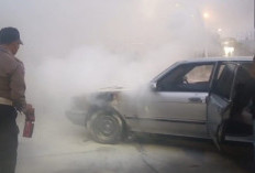 Polres Ngawi Sigap Padamkan Mobil Terbakar di Rest Area 575B saat Mudik