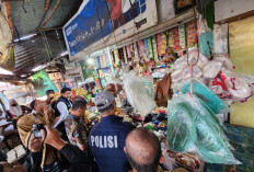 Jamin Stok Bapokting Aman Jelang Imlek-Ramadan, Satgas Pangan Polres Pelabuhan Tanjung Perak Sidak Pasar