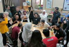 Lomba Makan Mie Pakai Satu Sumpit Antar Karyawan Memorandum Pecah Meriah