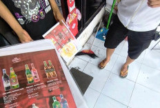 Kelabui Petugas Satpol PP, Outlet Miras 23 Krembangan Siasati Transaksi Miras Terbuka di Depan Toko