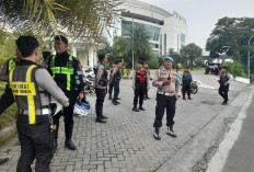 Amankan Peresmian Sekolah Rakyat, Kapolsek Lakarsantri Pastikan Giat Mensos di Graha Unesa Berjalan Kondusif