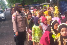 Semangat Kartini di Kalirungkut: Polsek Rungkut Kawal Kirab Budaya SD Yamasto