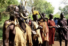 Hal Unik Tradisi Pelat Bibir Suku Mursi dan Suri Ketika Tubuh Menjadi Identitas Budaya