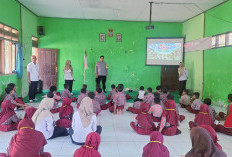 Polisi Ngawi Tanamkan Literasi Digital dan Disiplin Lalu Lintas Sejak Dini di Kwadungan 
