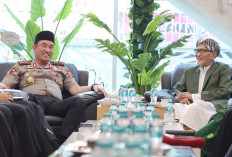 Dekatkan Diri dengan Ulama, Kapolri Silaturahmi ke Rais Aam PBNU di Surabaya