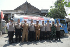 Musim Kemarau, Polres Blitar Salurkan 20 Ribu Liter Air Bersih untuk Warga Kecamatan Wates