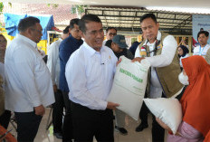 184.313 Warga Surabaya Terima Bantuan Pangan dari Presiden, 495 PBP Disalurkan di Lidah Kulon