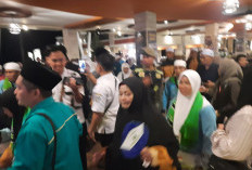 Suasana Haru Warnai Kedatangan Haji Situbondo, Satu Jemaah Lansia Wafat Setelah Turun Bus