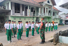 Bangun Generasi Tangguh, Babinsa Sememu Lumajang Latih PBB Siswa MI Nurul Islam 1