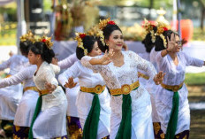 Ribuan Umat Hindu Gelar Upacara Melasti di Pantai Kenjeran Surabaya 