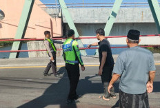 Pemotor Tewas Tertabrak Truk dan Mobil saat Menyalip di Jembatan Sembayat Gresik