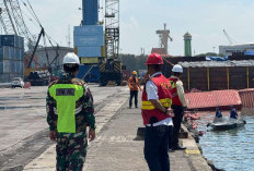 KM Pacific 88 Miring Saat Proses Loading Petikemas di Dermaga Jamrud Selatan Surabaya