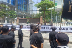 Massa LSM RATU Gelar Aksi Unjuk Rasa di Kejati Jatim, Tuntut Transparansi Dana BOS