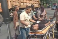 Sopir Truk Tak Sadarkan Diri di Pinggir Jalan, Polsek Sukodadi Lamongan Lakukan Evakuasi