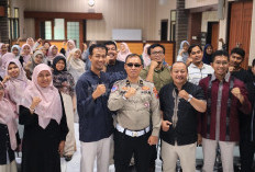 Satlantas Polres Gresik Gandeng Guru Tanamkan Budaya Tertib Berlalu Lintas Lewat Polantas Menyapa