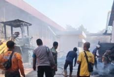 Pabrik PT YWI Lamongan Ludes Terbakar, 7 Bangunan Hangus!