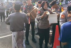 Wujud Empati Sosial, Polda Jatim dan Polsek Bubutan Salurkan 1.000 Paket Sembako di Kawasan Tugu Pahlawan