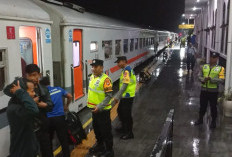 Patroli Stasiun Kereta Api di Walikukun, Polres Ngawi Tingkatkan Harkamtibmas Jelang Imlek dan Ramadan