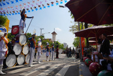 Parade Military Drum Band Meriahkan Hari Jadi Ke-108 Kota Madiun, Ribuan Warga Padati Jalan Pahlawan