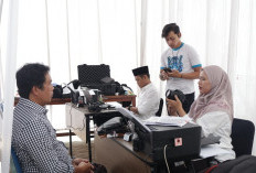 Gus Kautsar Apresiasi Layanan Pasporia Imigrasi Kediri, Puluhan Warga Urus Paspor di Teras Gubuk